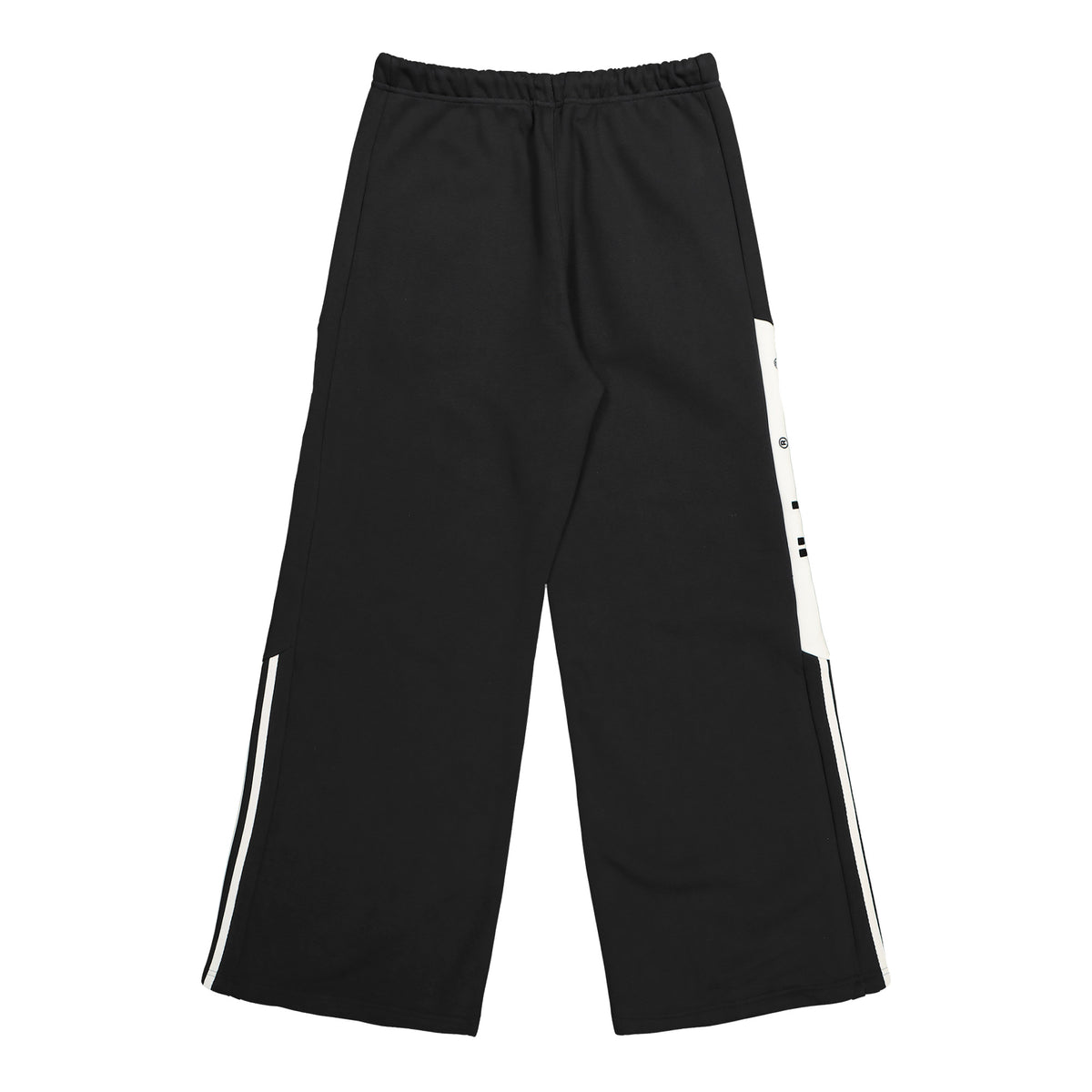 adidas W Block Sweatpant Utility Black track pant LD1665 Close-up | Overkill

