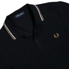 Fred Perry Twin Tipped Fred Perry Shirt Black And White / Snow White / Bronze Polo Shirt M3600-59D Detailfoto | Overkill
