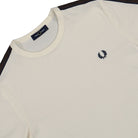 Fred Perry Contrast Tape Ringer T-Shirt Ecru / Burnt Tobacco T-Shirt M4613-42A Detailfoto | Overkill
