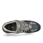 New Balance M991NV Navy Low Top Sneakers  Detailfoto | Overkill