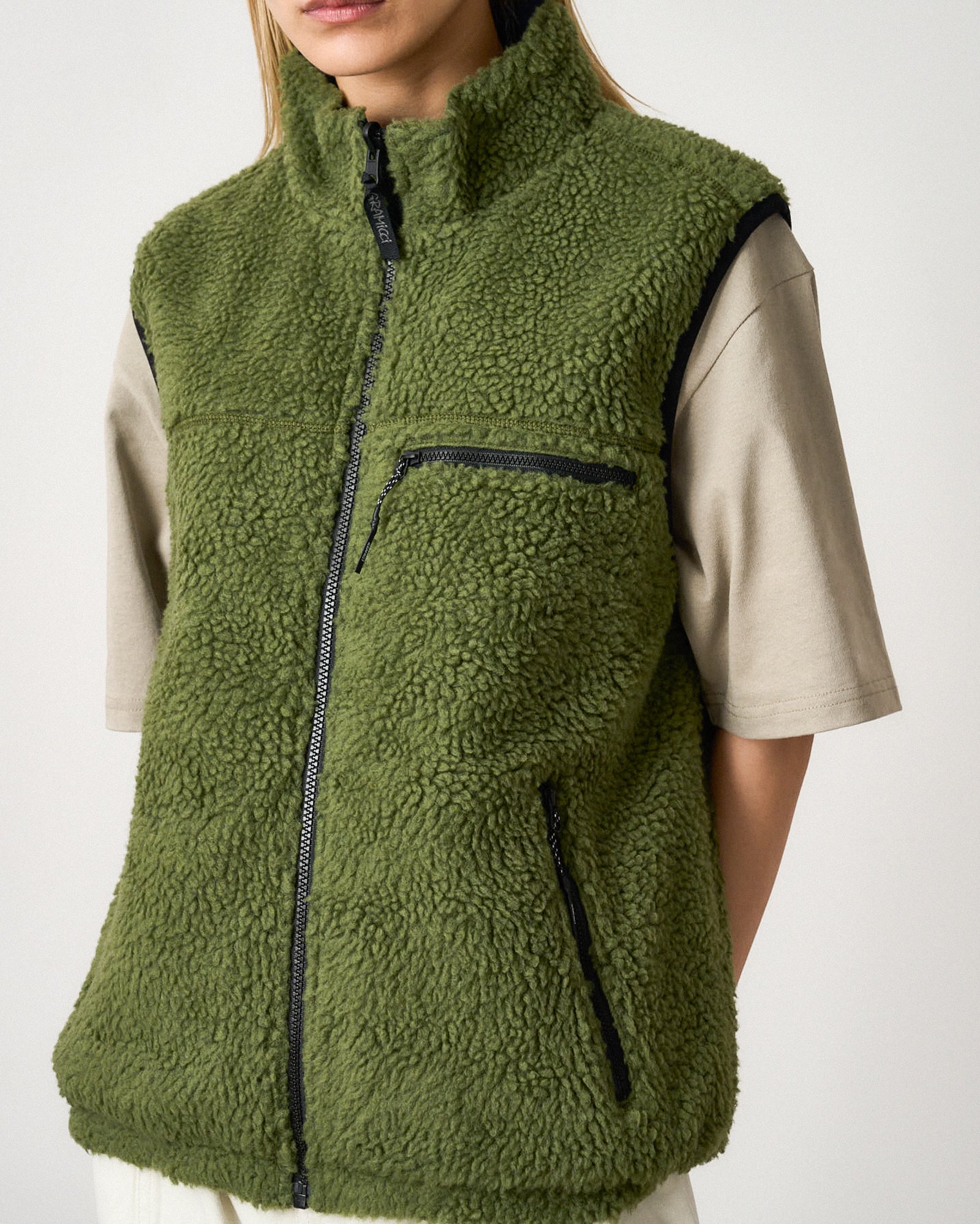 Gramicci Reversible Sherpa Vest G5FU-J015-Olive-Dusty Navy | OVERKILL Gramicci Reversible Sherpa Vest G5FU-J015-Olive-Dusty Navy | OVERKILL