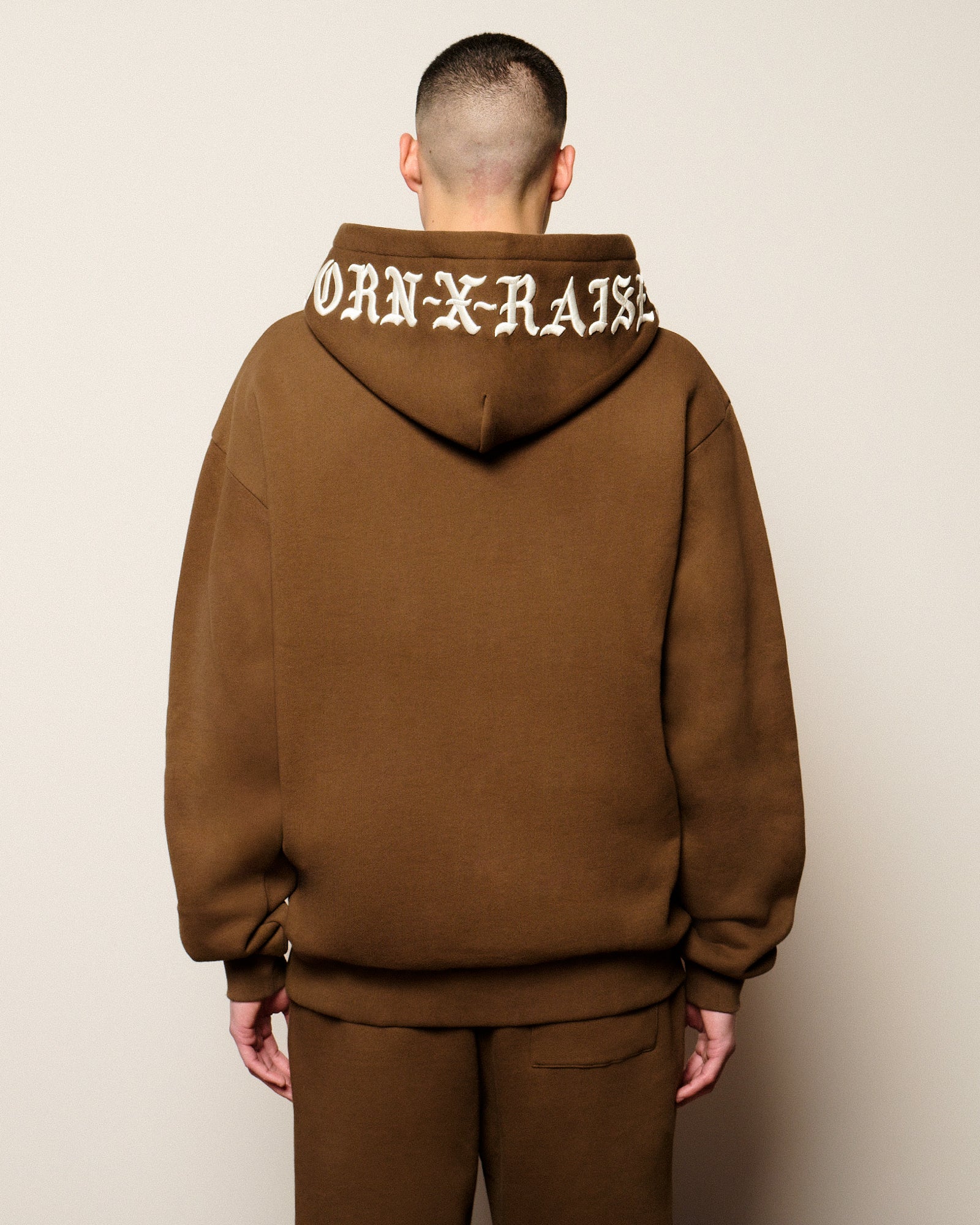 MR CARTOON BORN RAISED GIRL HOODIE 茶 MR CARTOON BORN RAISED HOMEGIRL HOODIE 茶