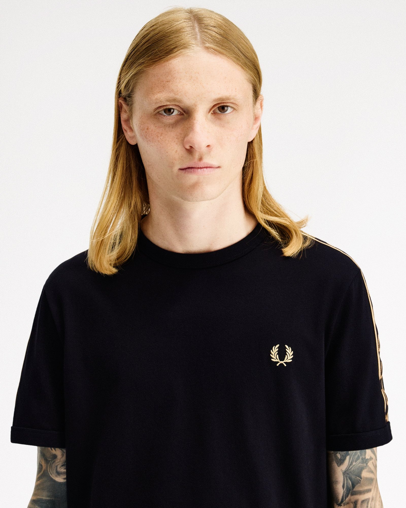Fred Perry Contrast Tape Ringer T-Shirt Black / Champagne T-Shirts M4613-90A Model Detail 1 | Overkill

