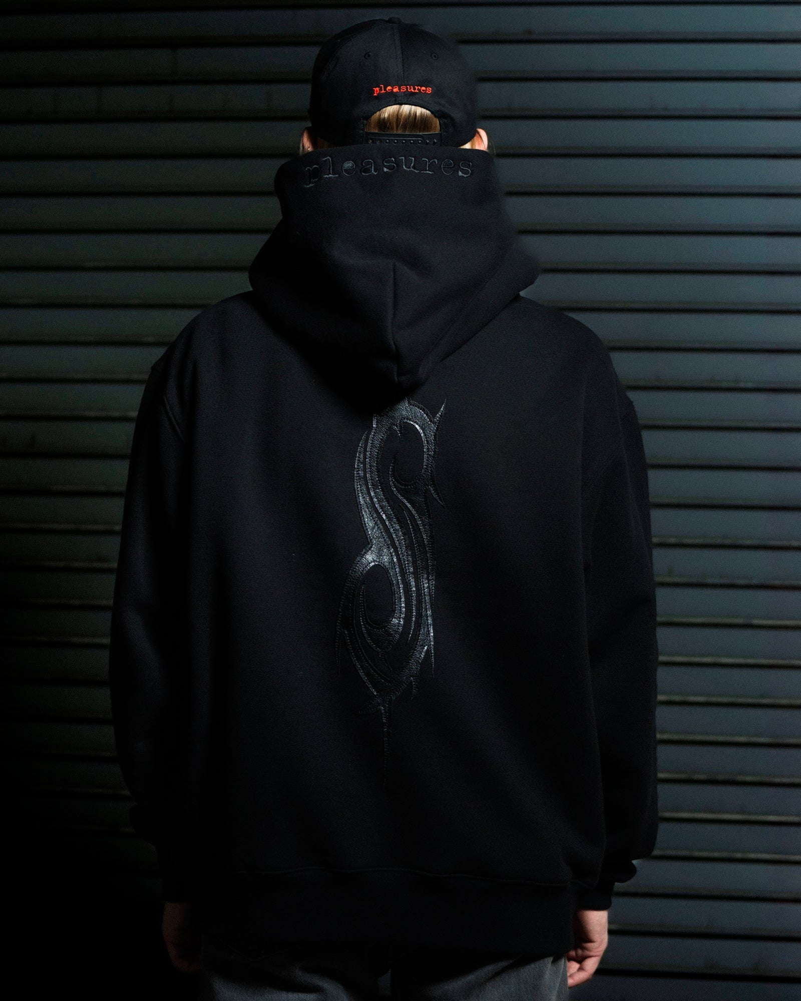 Pleasures Debut Hoodie P25SK001-Black | OVERKILL