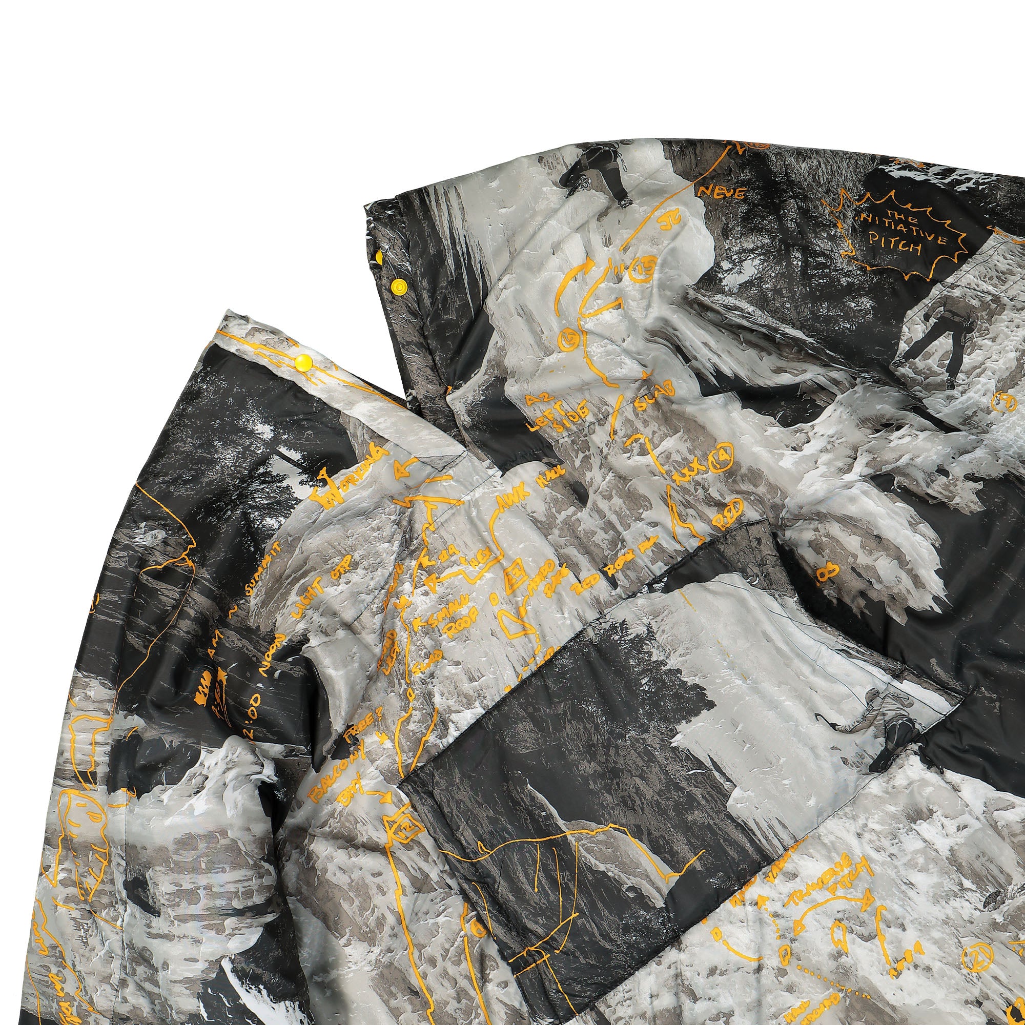 The North Face Wawona Fuzzy Blanket Falcon Brown Conrads Notes Print Blankets Close-up | Overkill