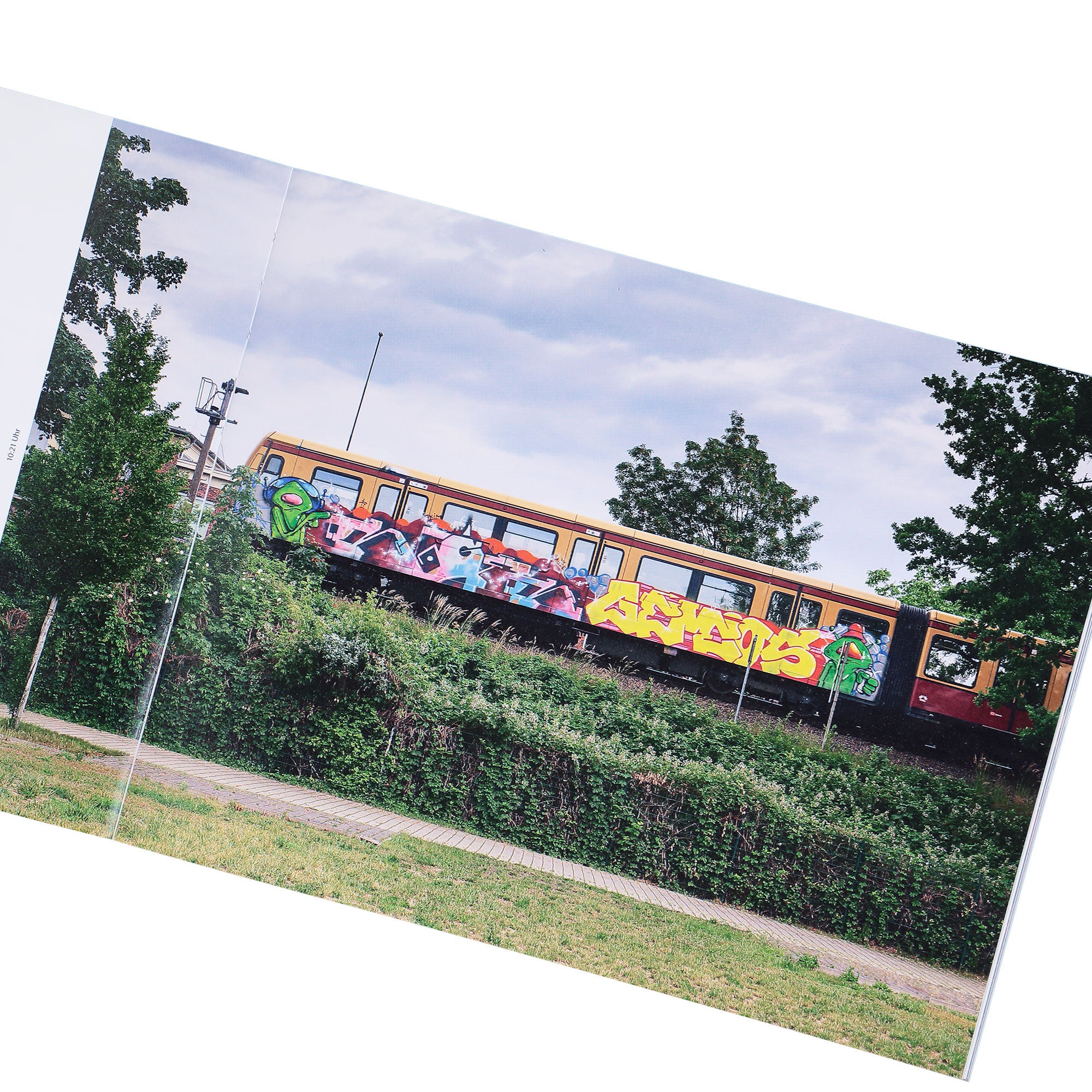 Hitzerot Schriftzüge 2015-2025 Multicolor Graffiti Book 978-3-9820295-9-7 Detailfoto | Overkill
