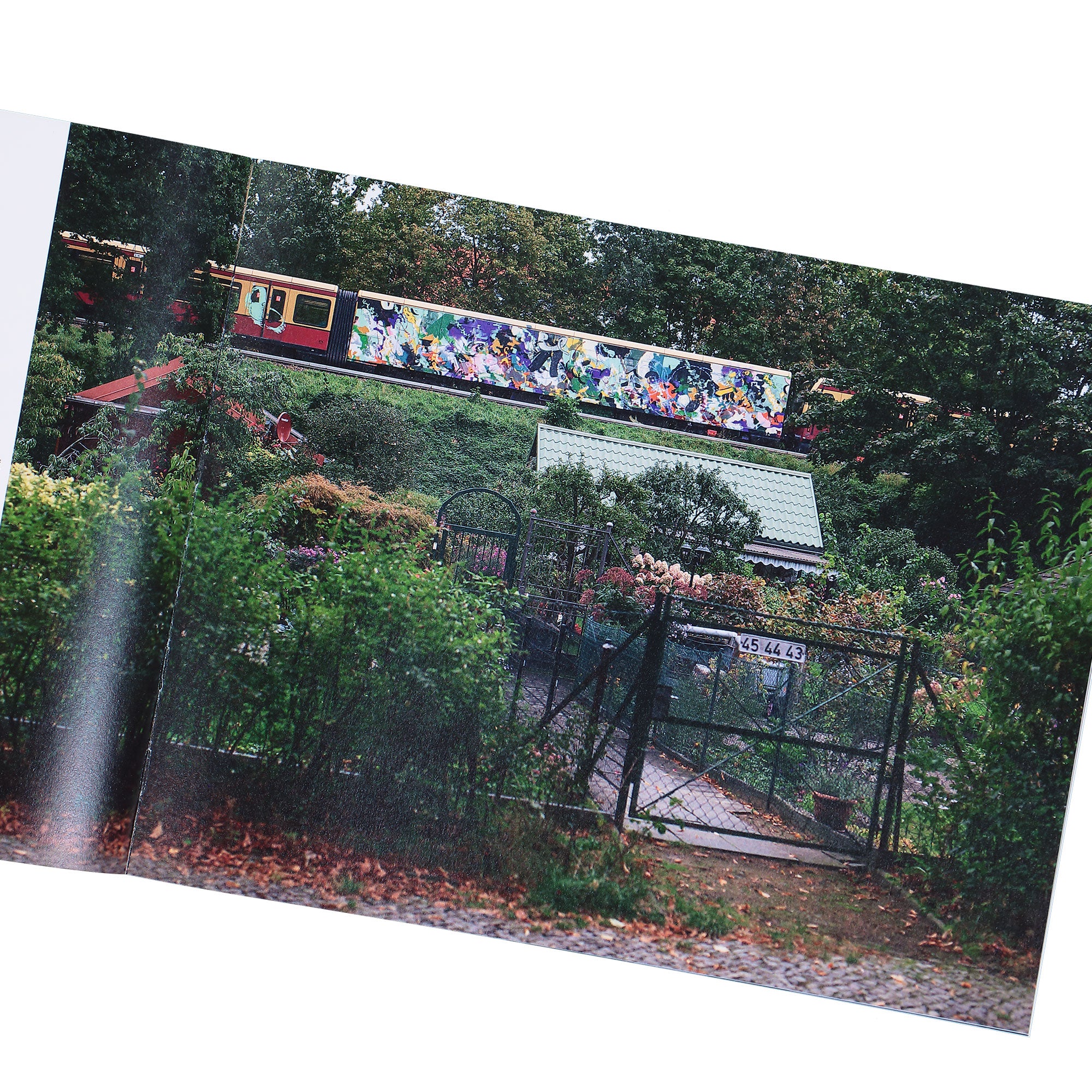 Hitzerot Schriftzüge 2015-2025 Multicolor Graffiti Book 978-3-9820295-9-7 Detail View 2 | Overkill
