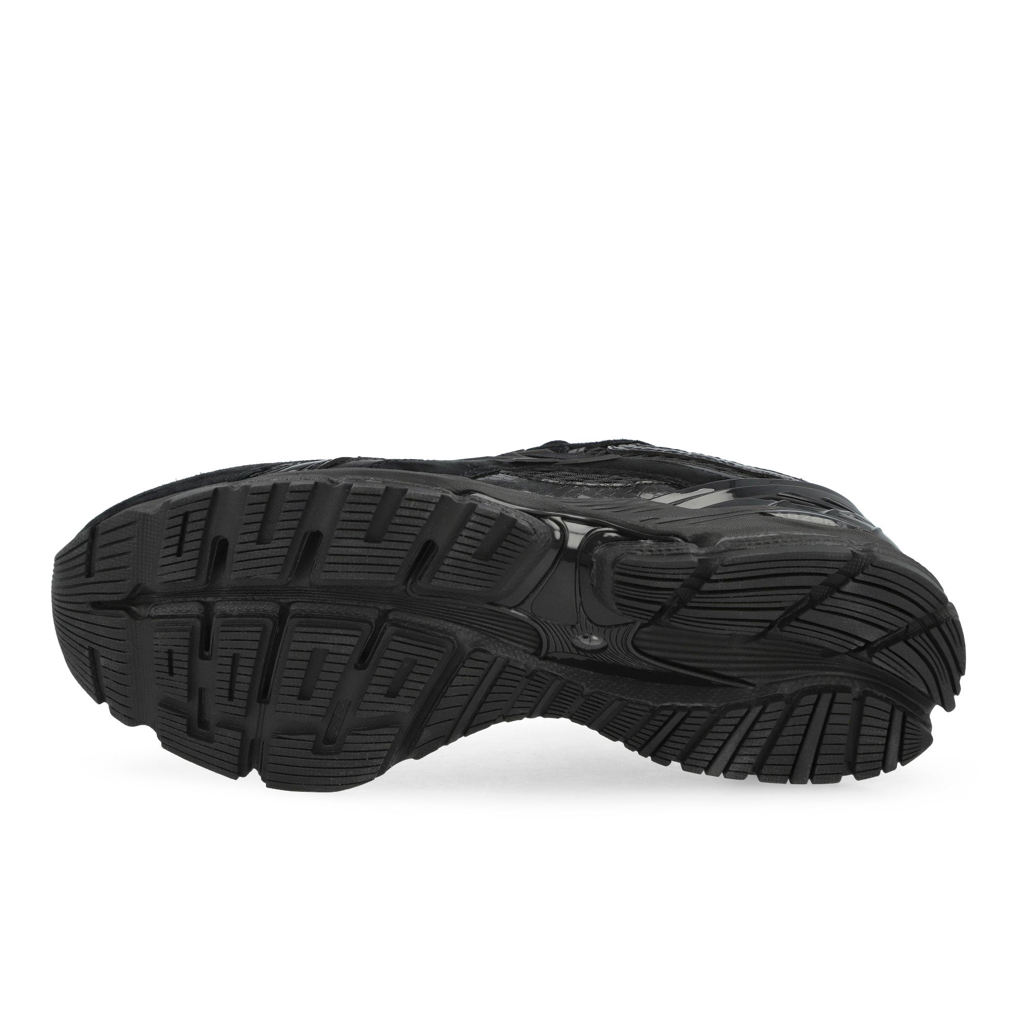 New Balance U19543VU Black / Black Low Top Sneakers U19543VU Detail View 1 | Overkill
