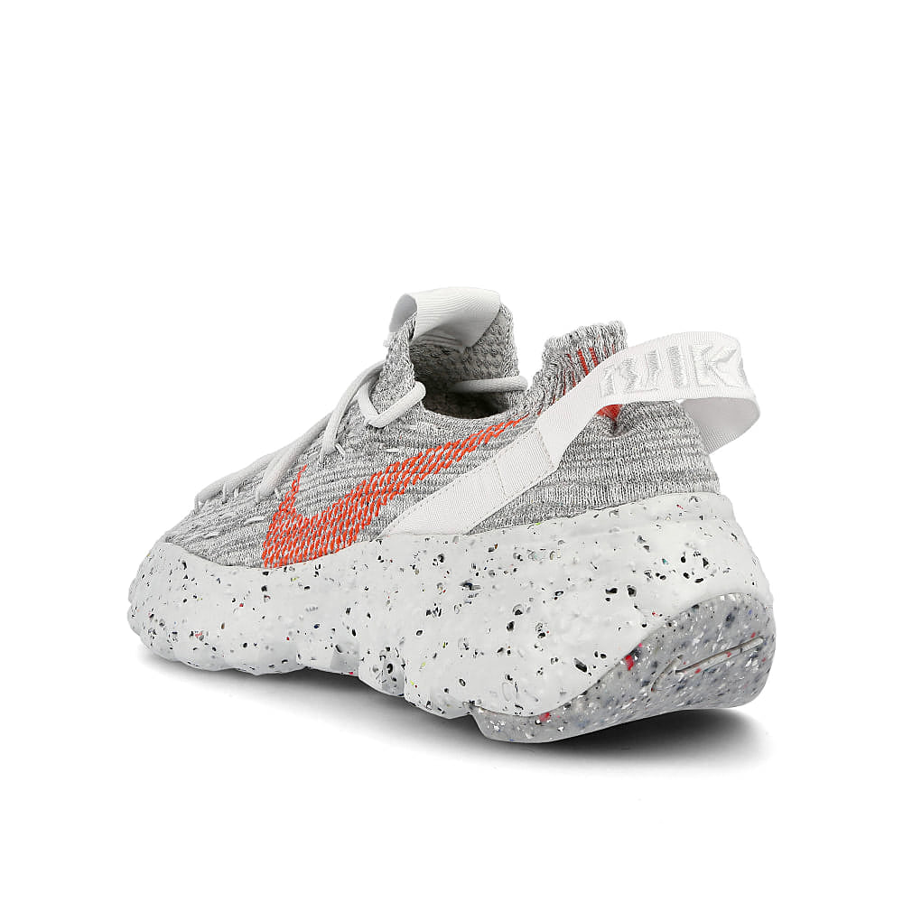 Nike wmns space hippie 04 Summit White / Hyper Crimson  Close-up | Overkill