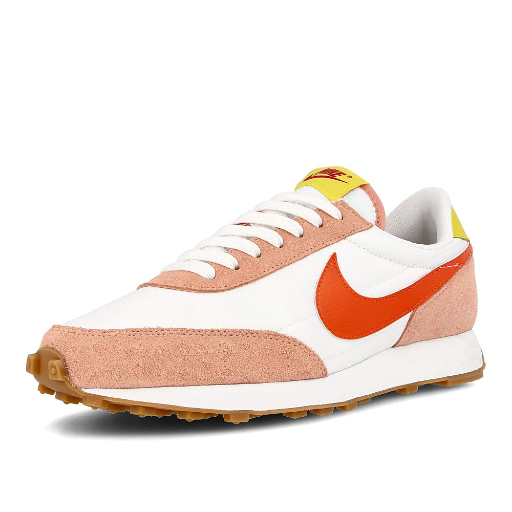 Nike wmns daybreak Coral Stardust / Team Orange - Summit White  Detailfoto | Overkill