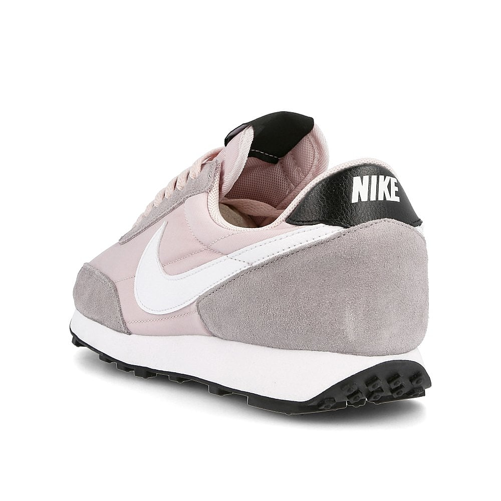 Nike wmns daybreak Barely Rose / White - Silver Lilac - Black  Close-up | Overkill