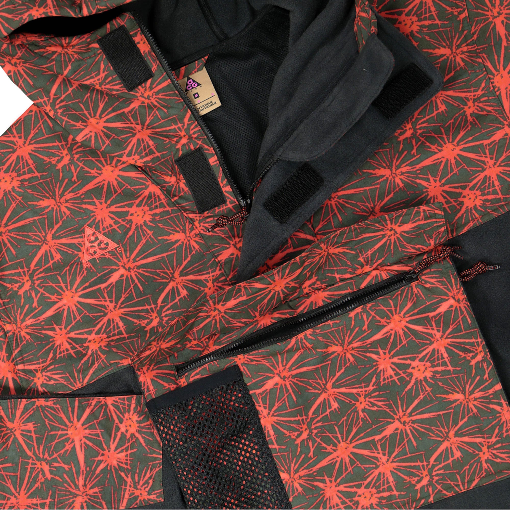 Nike ACG AOP Light Weight Fleece Jacket Black / Rush Red Fleece Jackets Close-up | Overkill