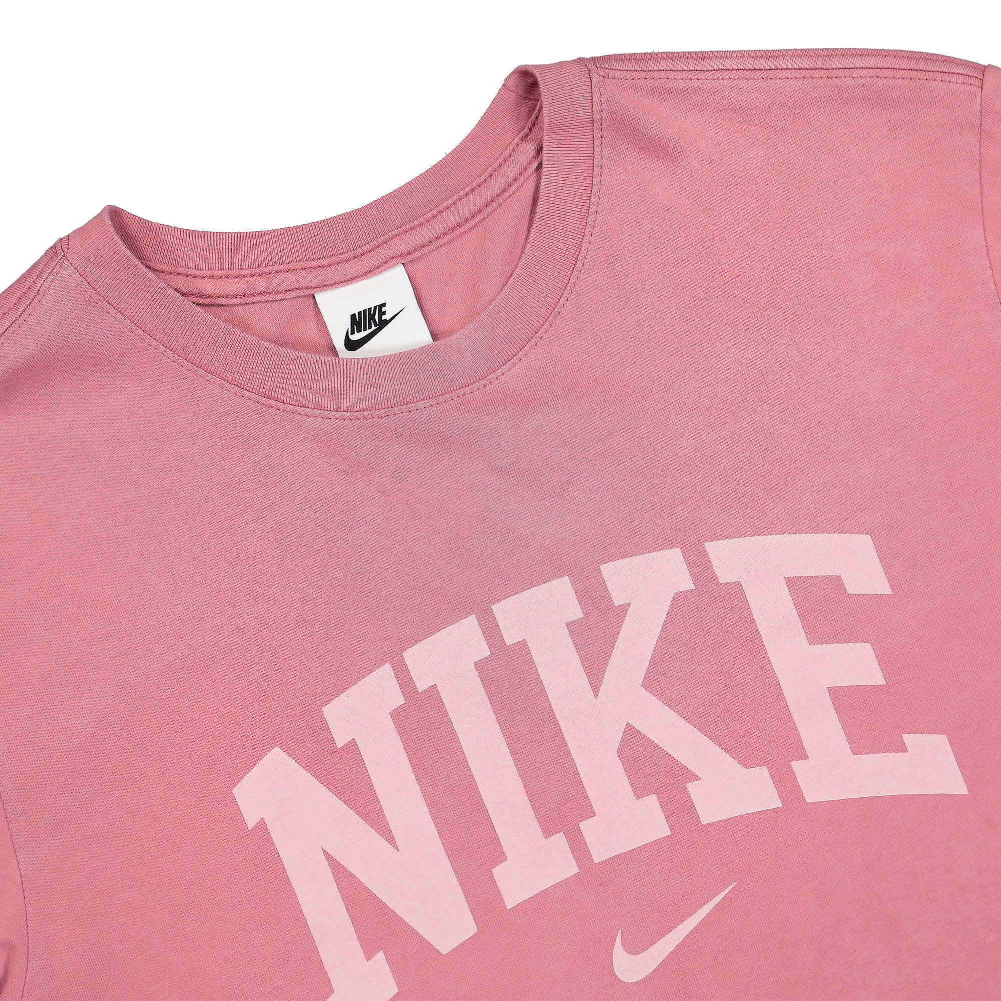 Nike NSW Essentials Arch SS Tee Desert Berry T-Shirts Close-up | Overkill