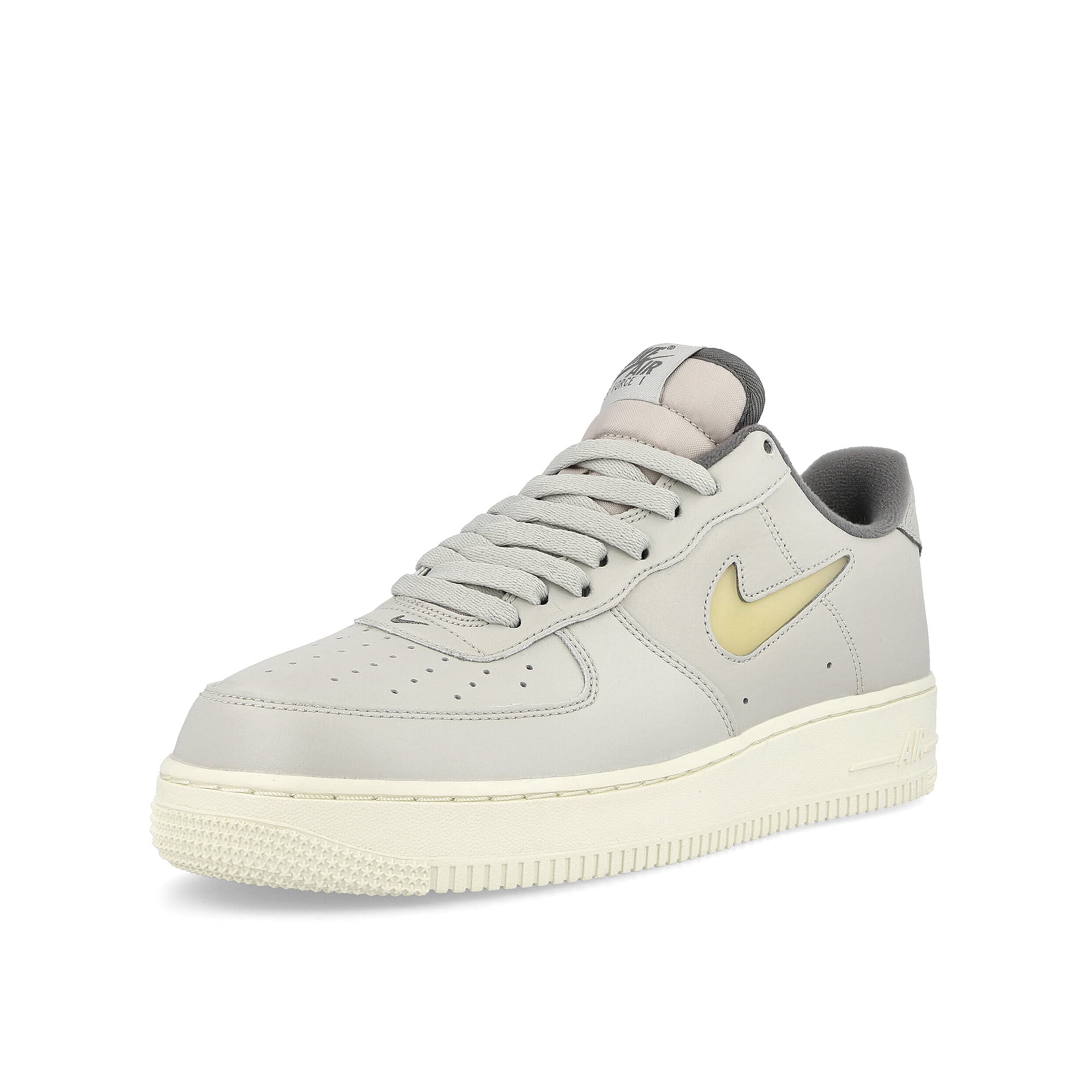 Nike air force 1 07 lx Light Bone / Pale Vanilla - Tumbled  Grey  Detailfoto | Overkill