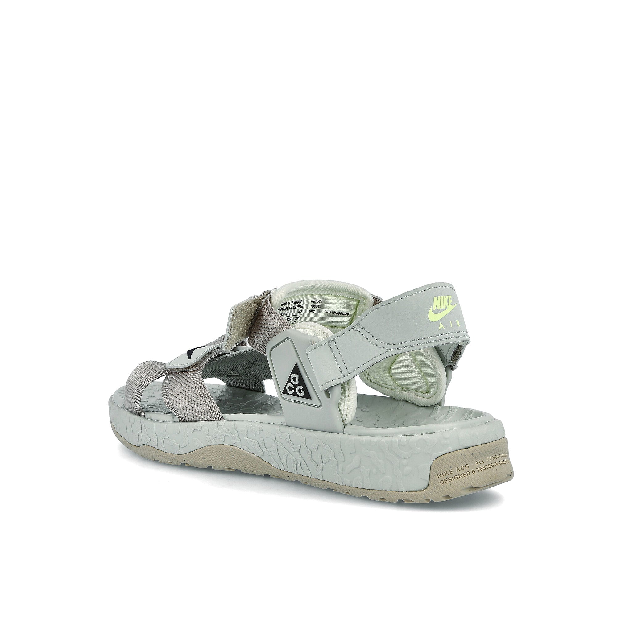 Nike acg air deschutz + Cream II / Black  Close-up | Overkill