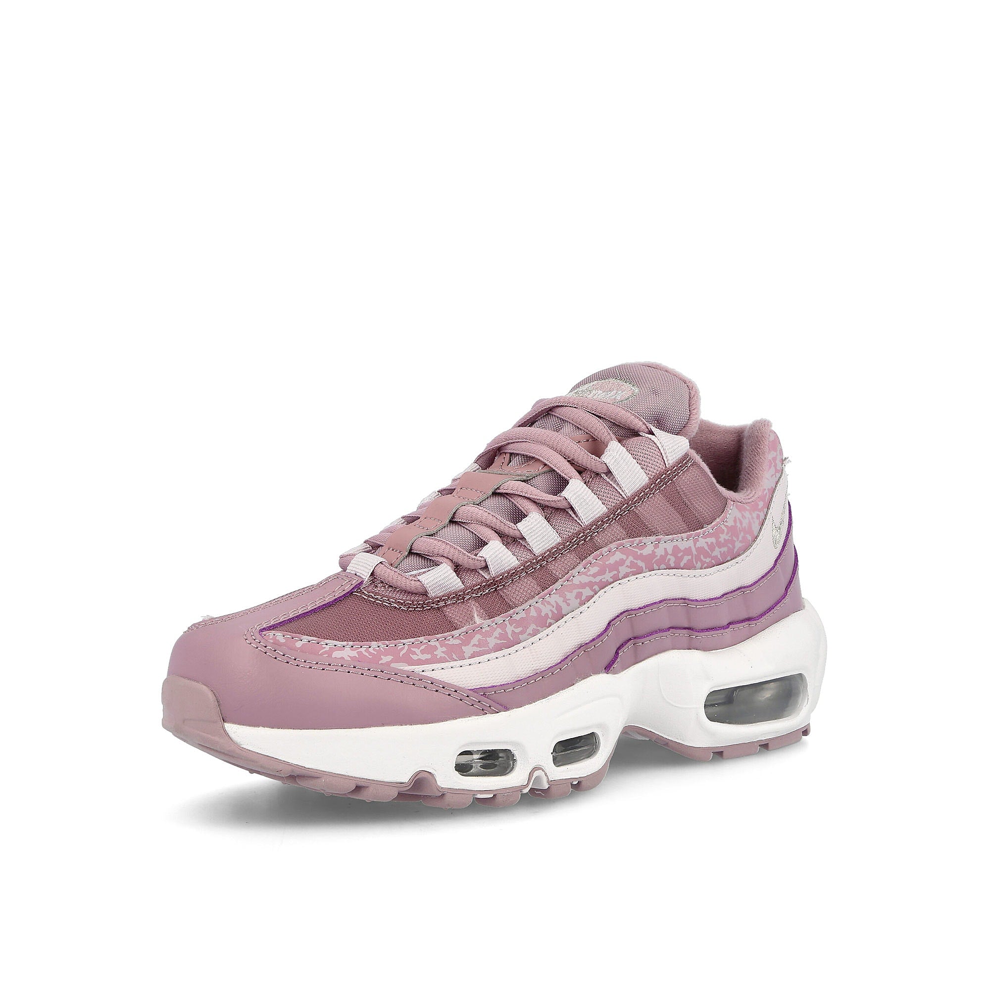Nike wmns air max 95 Plum Fog-Metallic Silver - Summit White Sneakers  Close Up | Overkill