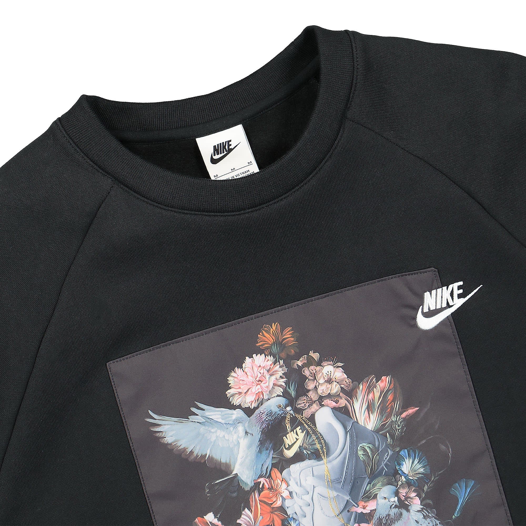 Nike NSW Masterpiece Fleece Crew Sweatshirt Black / White Sweatshirts Close-up | Overkill