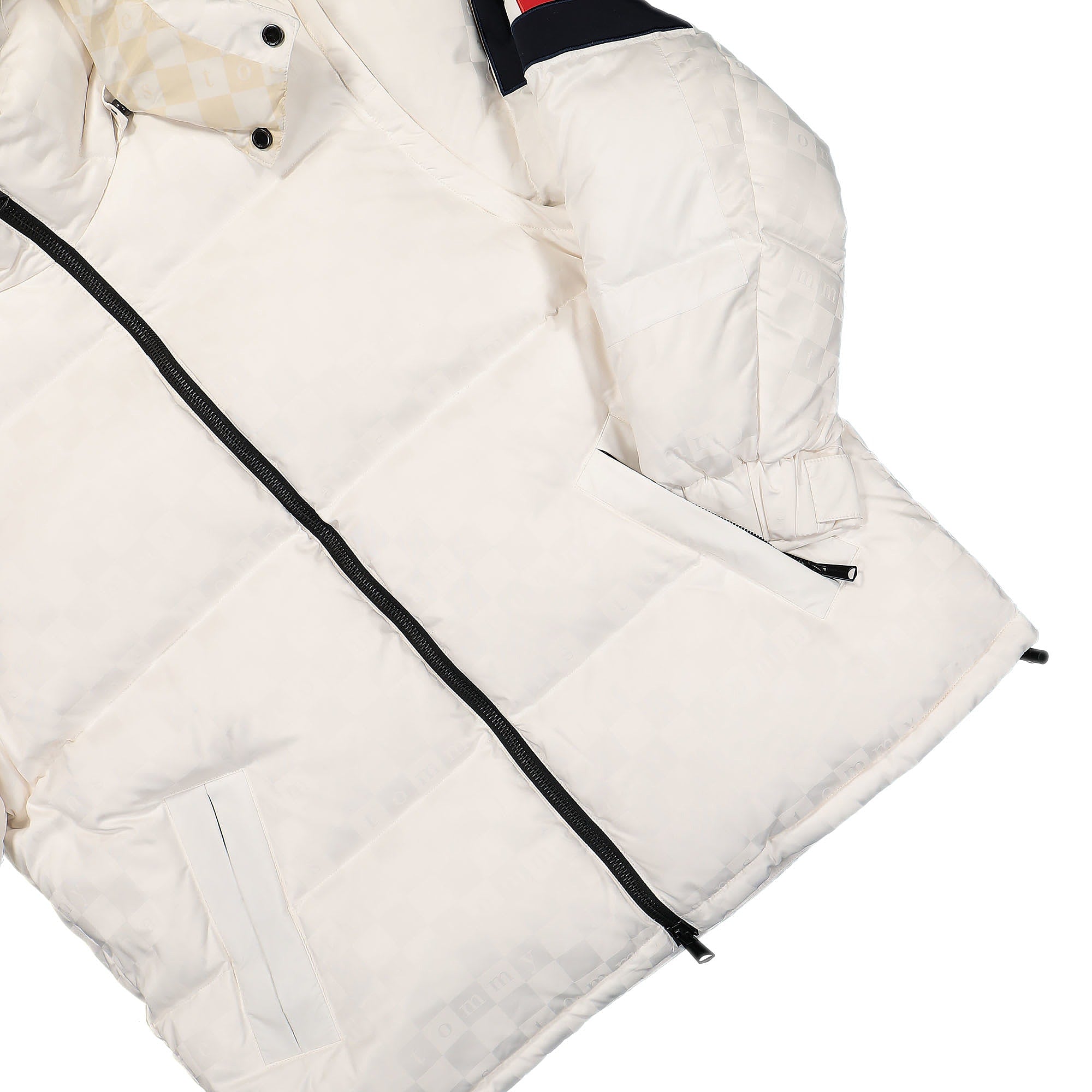 Tommy Jeans TJCU Monogram Puffer Jacket Ancient White Puffer Jackets Detailfoto | Overkill