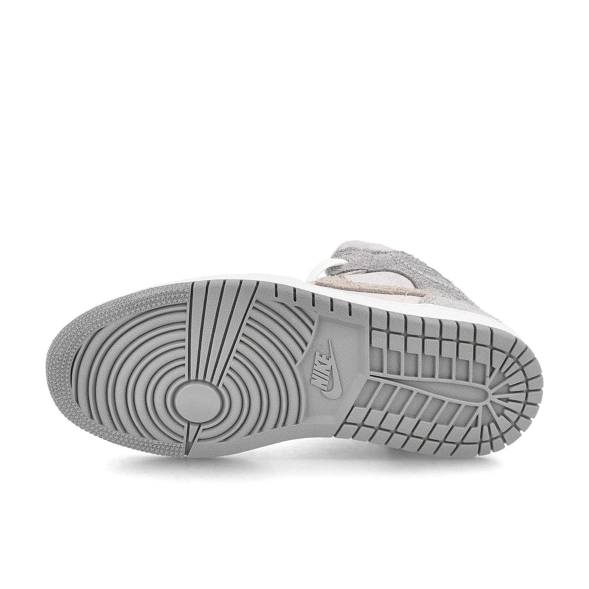 Jordan Wmns Air Jordan 1 Mid SE Particle Grey / College Grey - Neutral Grey  Detail view 2 | Overkill