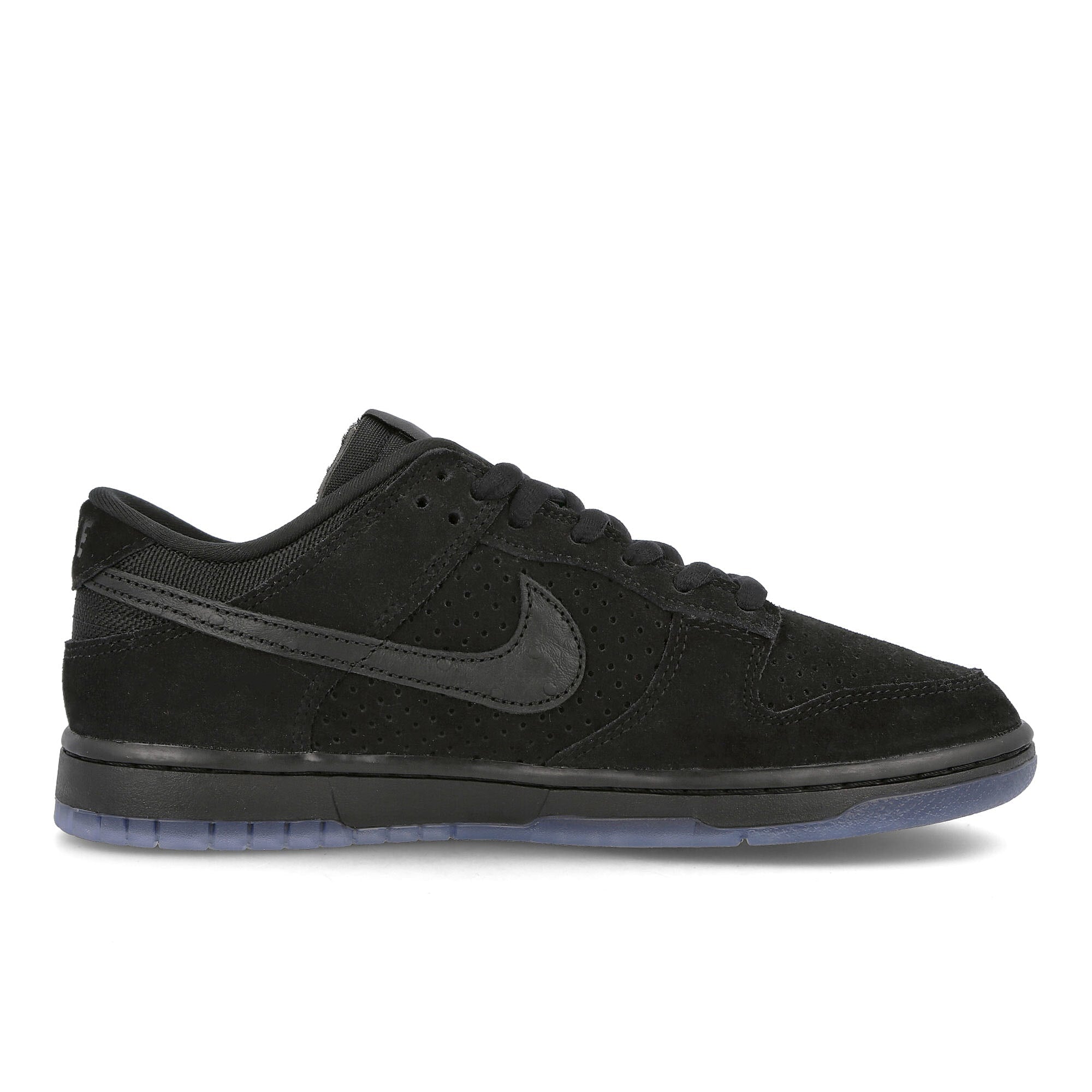 black undefeated dunks