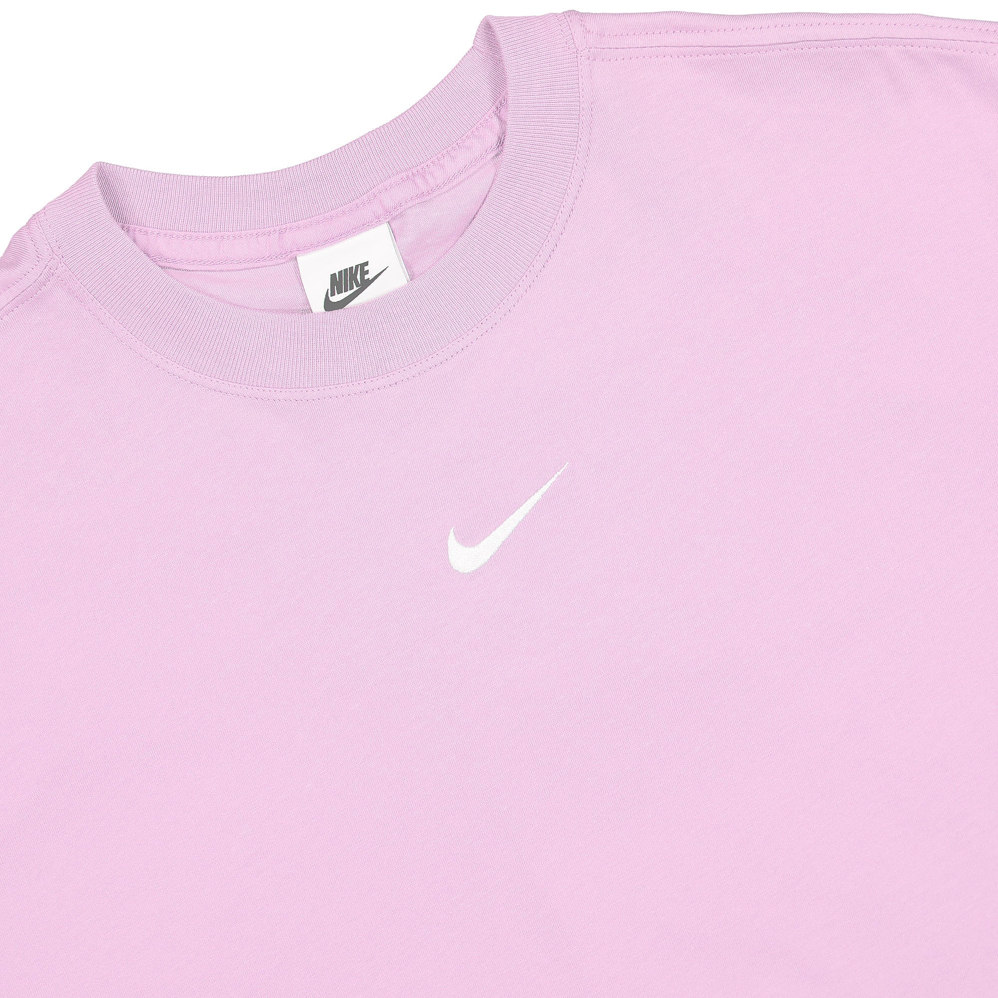 Nike Wmns Essentials SS Tee Doll / White T-Shirts Close-up | Overkill