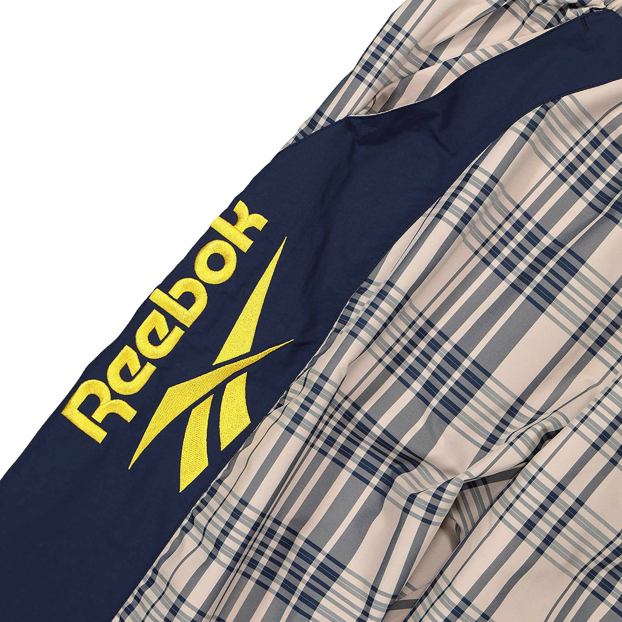 Reebok Wmns CL V Pants Buff / Collegiate Navy Casual Pants Close-up | Overkill