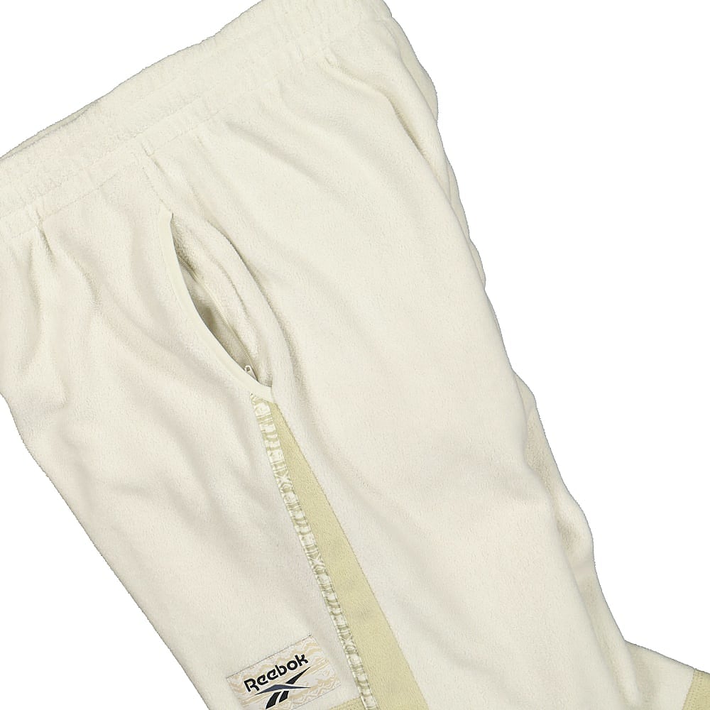 Reebok Classic GP Winter Escape Trackpant Alabaster Sweat & Track Pants Detailfoto | Overkill