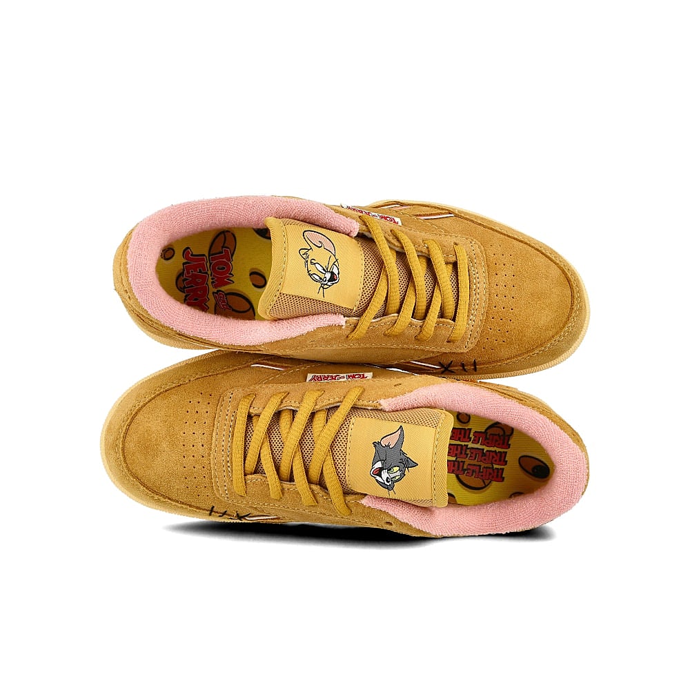 Reebok Tom & Jerry x Reebok Club C Revenge MU Kids Bold Brass-Bold Brass-Quiet Pink Sneakers  Detailfoto | Overkill