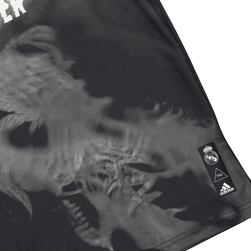 adidas Pharrell Williams x adidas Real Madrid Human Race Jersey Black / White T-Shirts Detailfoto | Overkill