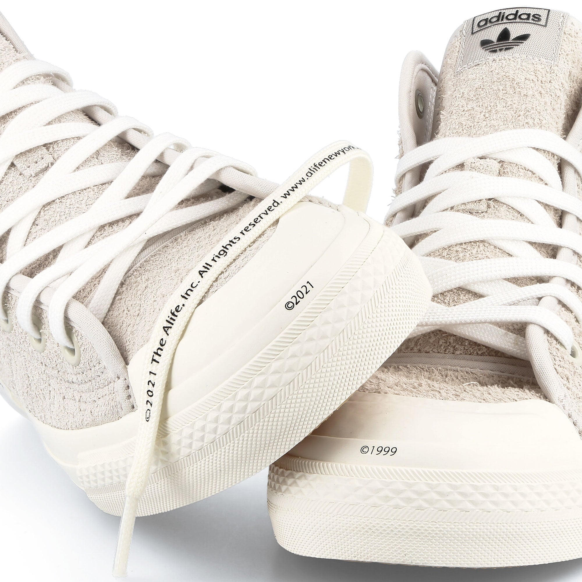 adidas Alife x adidas Nizza Hi Chalk White-Chalk White-Chalk White Sneakers  Detailfoto | Overkill