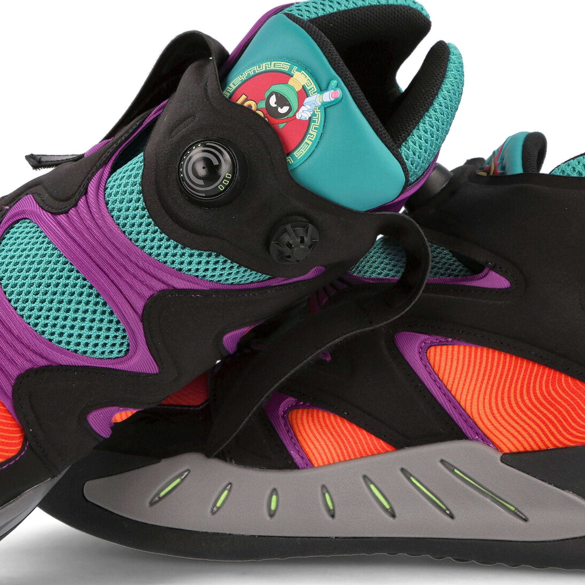 Reebok Looney Tunes x Reebok Instapump Fury Zone CBLACK-UTOTEA-PRIPUR Sneakers  Detailfoto | Overkill