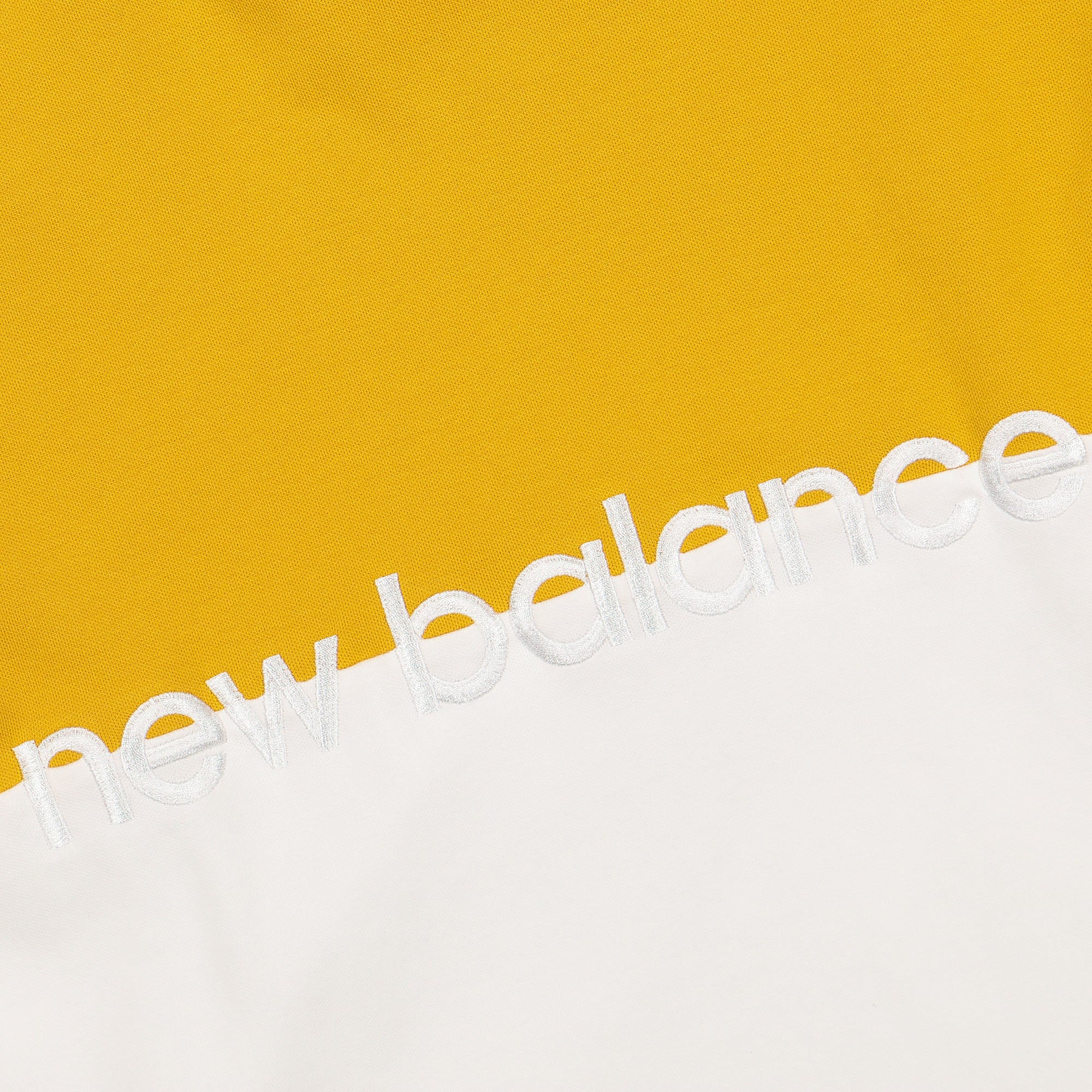 New Balance Athletics Pique Stripe Long Sleeve Varsity Gold / White Longsleeves Detailfoto | Overkill