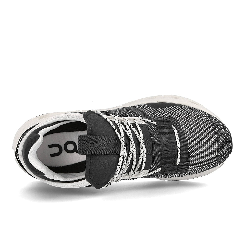 On cloudnova Black-White Low Top Sneakers  Detailfoto | Overkill