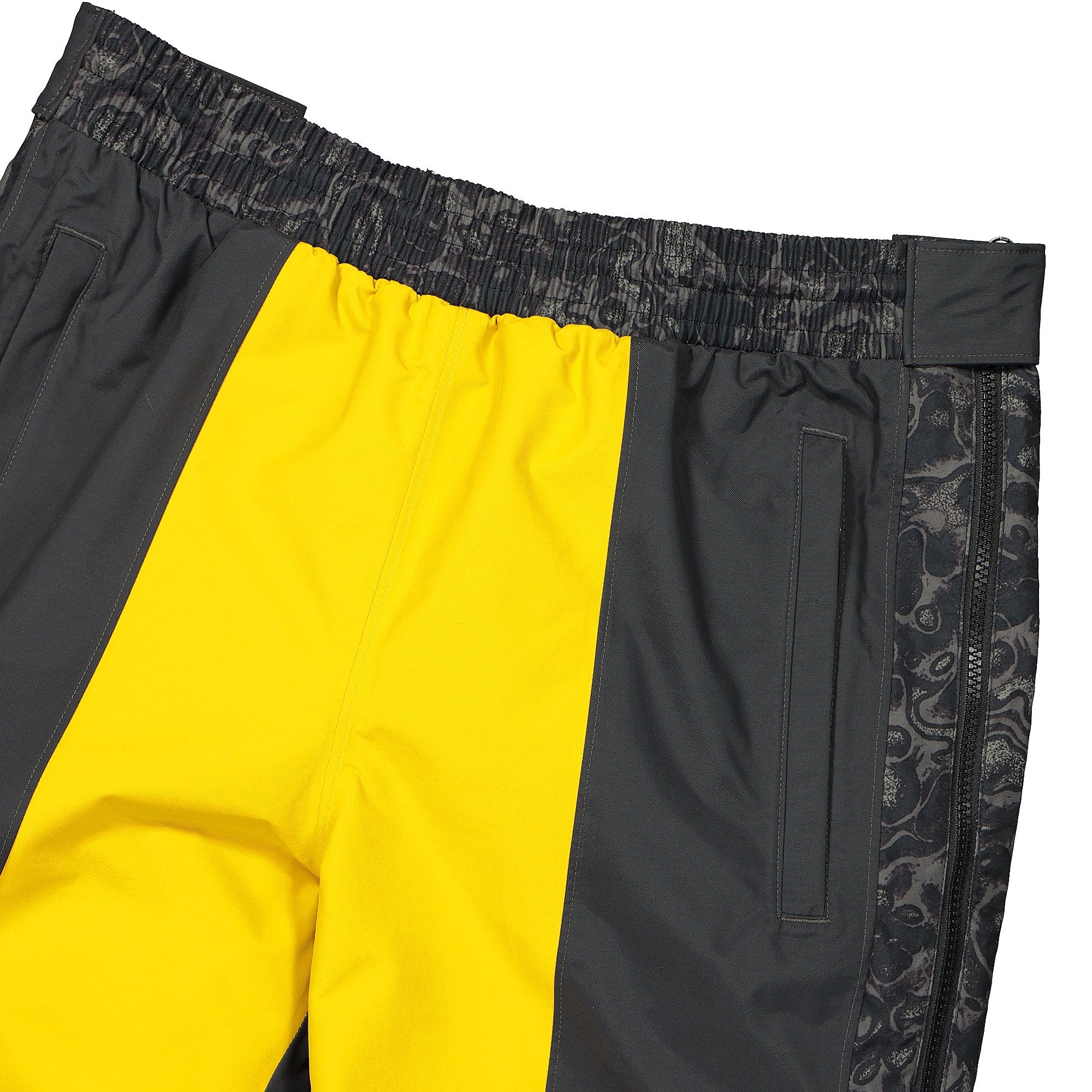 The North Face 94 Rage Rain Pant Leopard / Asphalt Grey Sweat & Track Pants Close-up | Overkill