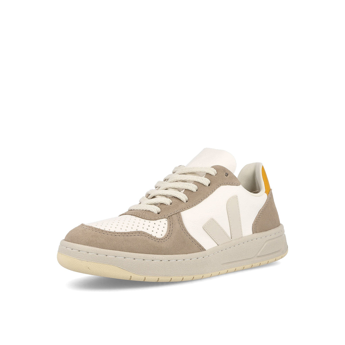 Veja wmns v-10 chromfree leather Extra White / Sahara / Ouro Sneakers  Close Up | Overkill